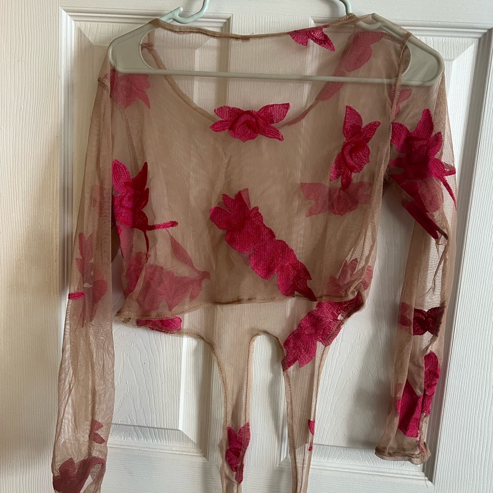 🌸long-sleeve cropped nude mesh top